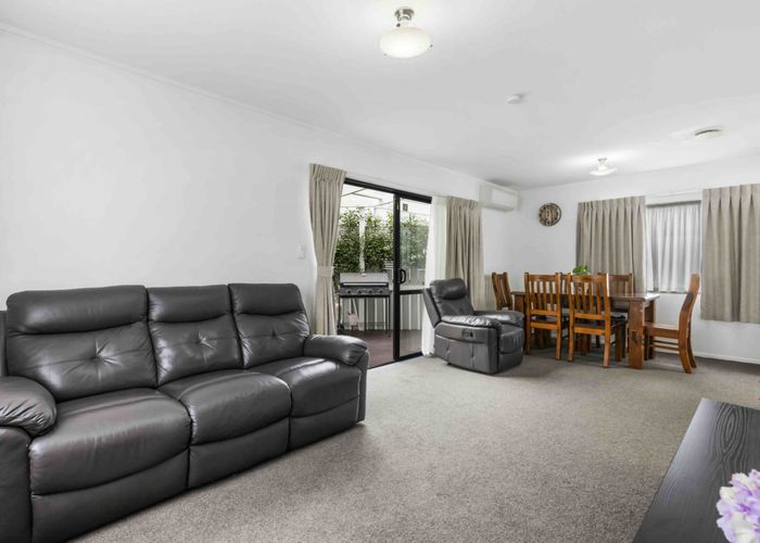  at 1/143 Spinella Drive, Bayswater, North Shore City, Auckland