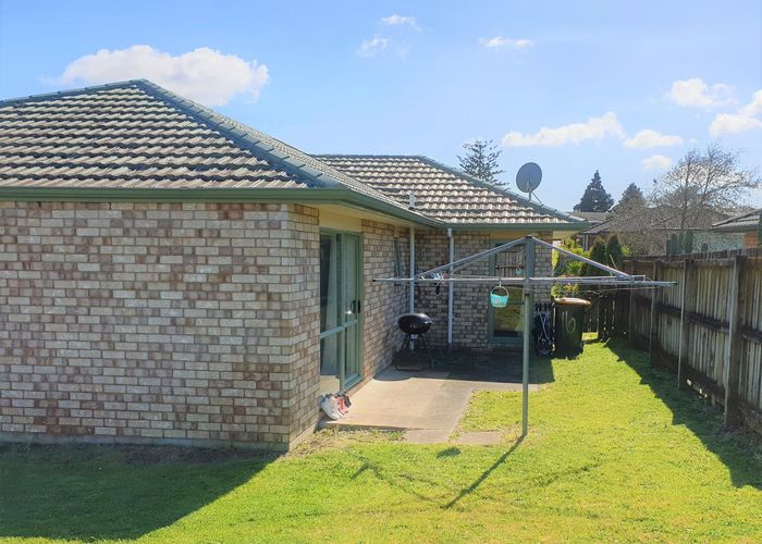  at 5 Carn Place, Weymouth, Auckland