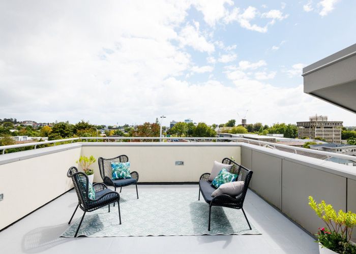  at 21 Radnor Street, Hamilton Central, Hamilton
