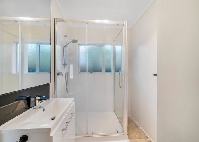  at 1/17 Emirau Place, Glenfield, North Shore City, Auckland
