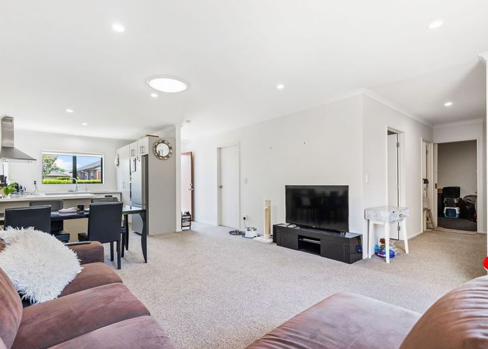  at 4 Wakaroa Avenue, Te Atatu Peninsula, Waitakere City, Auckland