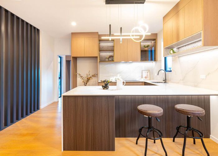  at 2/90 Picasso Drive, West Harbour, Waitakere City, Auckland