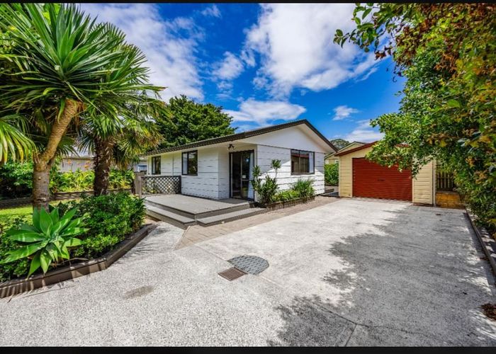  at 2/136 Buckland Road, Mangere East, Manukau City, Auckland