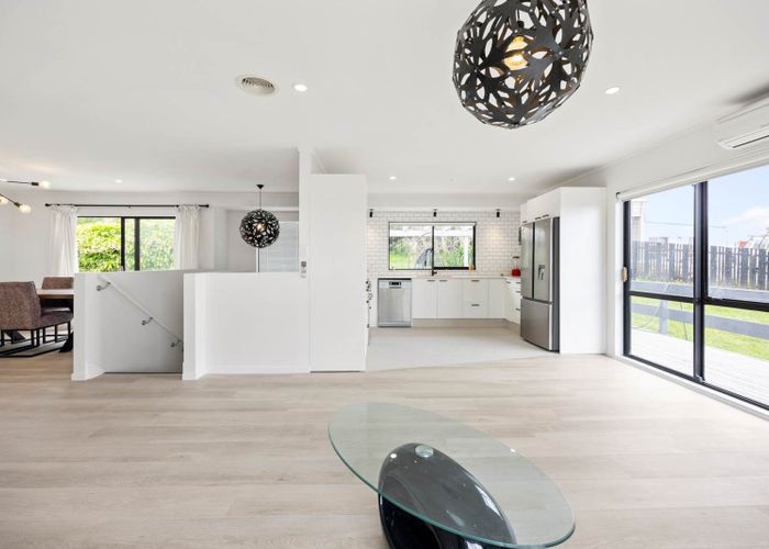  at 8 Forsythe Place, Massey, Waitakere City, Auckland