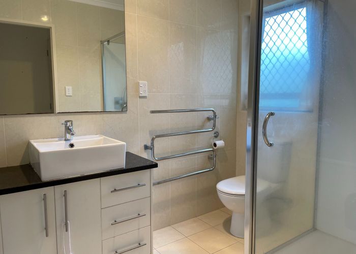  at 256C Great North Road, Henderson, Auckland