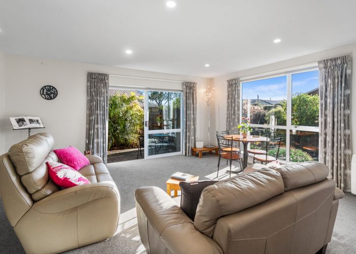  at 1/35 Laing Crescent, Heathcote Valley, Christchurch