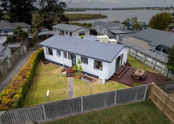  at 2/18 Aurea Avenue, Pakuranga, Auckland