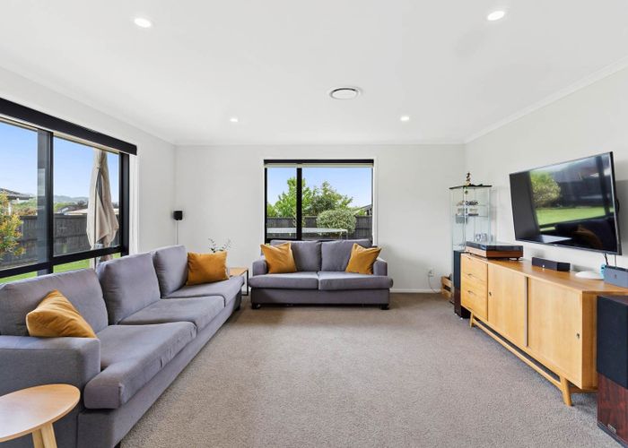  at 5 Drumkeen Place, Rosehill, Papakura