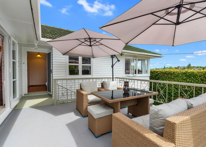  at 11 Winifred Avenue, Bayview, Auckland