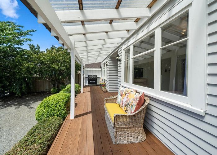  at 4 Hillside Drive, Maoribank, Upper Hutt, Wellington