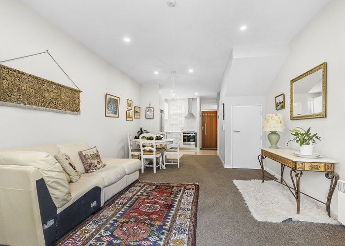  at 2/24 Tamar Street, Island Bay, Wellington