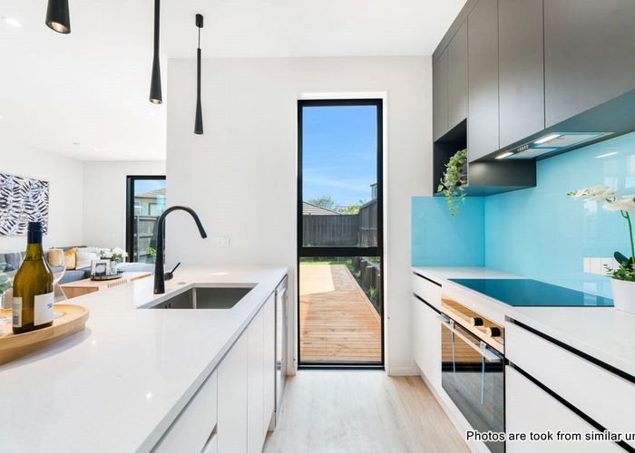  at 11/90 Picasso Drive, West Harbour, Auckland