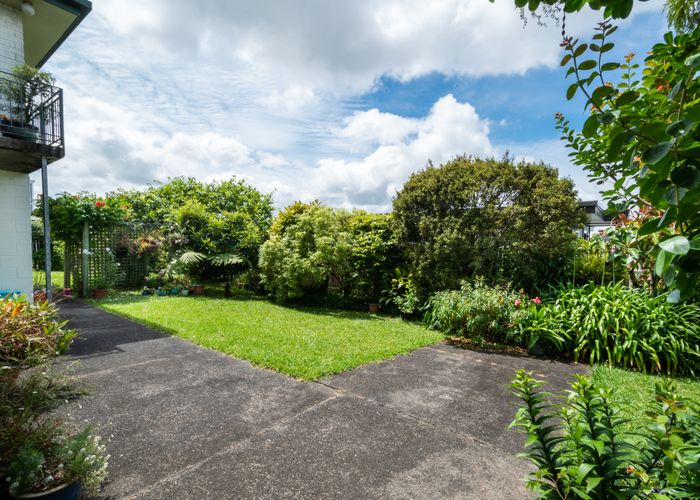 at 24 Widmore Drive, Massey, Auckland
