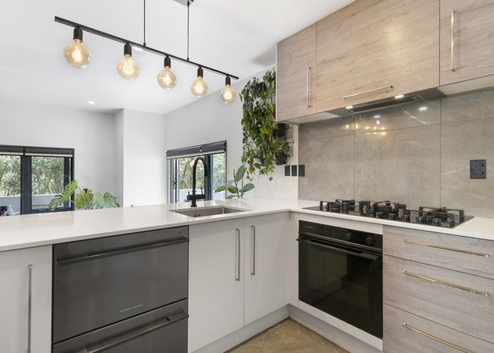  at 8/19 Langana Avenue, Browns Bay, Auckland