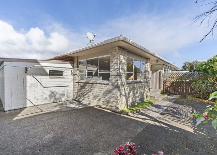  at 2/50 Paynters Avenue, Strandon, New Plymouth, Taranaki