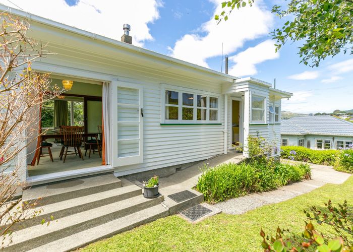  at 12 Roy Street, Tawa, Wellington