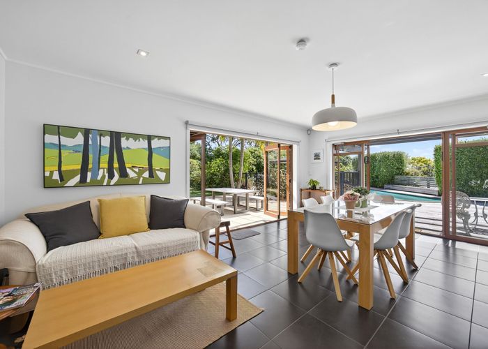  at 14 Davita Place, Farm Cove, Manukau City, Auckland