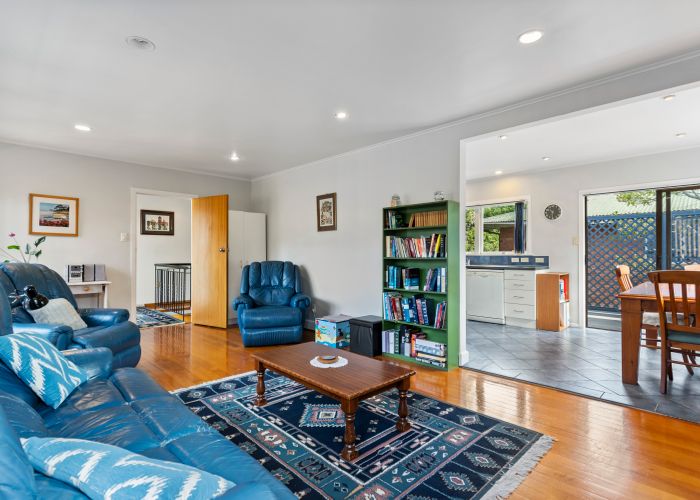  at 77 Buscomb Avenue, Henderson, Auckland