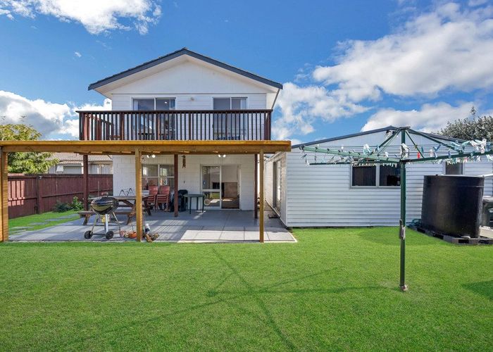  at 17 Lisa Rise, Half Moon Bay, Auckland