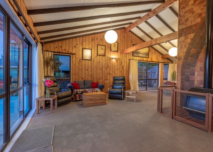  at 17 Kinloch Place, Papakowhai, Porirua