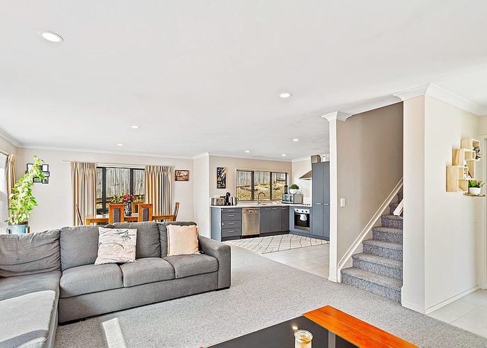  at 14 Sapperton Drive, Henderson, Auckland