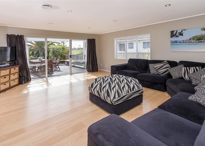  at 60 De Quincey Terrace, Highland Park, Auckland
