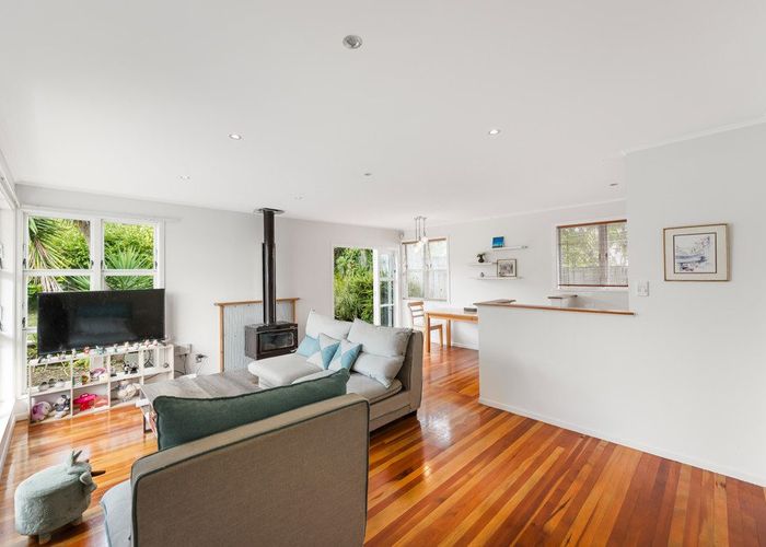  at 1/12 Tonkin Drive, Sunnynook, North Shore City, Auckland