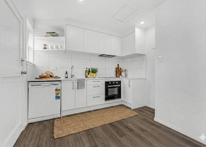  at 2/34 Plumley Crescent, Mangere, Manukau City, Auckland