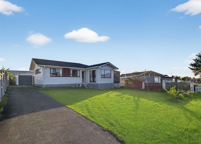  at 9 Shalimar Place, Clover Park, Auckland