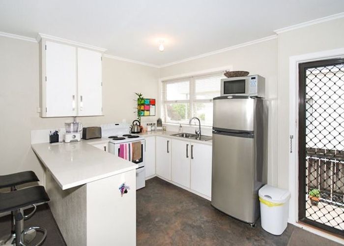  at 2/143 Point Chevalier Road, Point Chevalier, Auckland City, Auckland