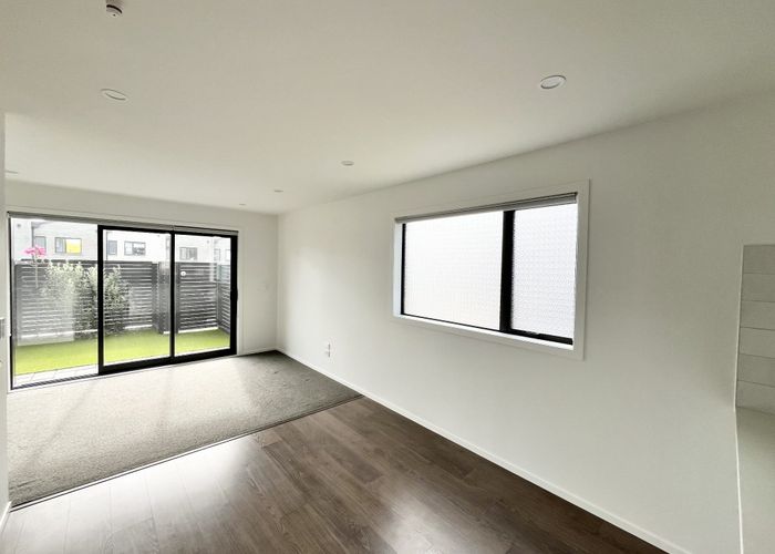  at 27/28 Westgate Drive, Westgate, Waitakere City, Auckland