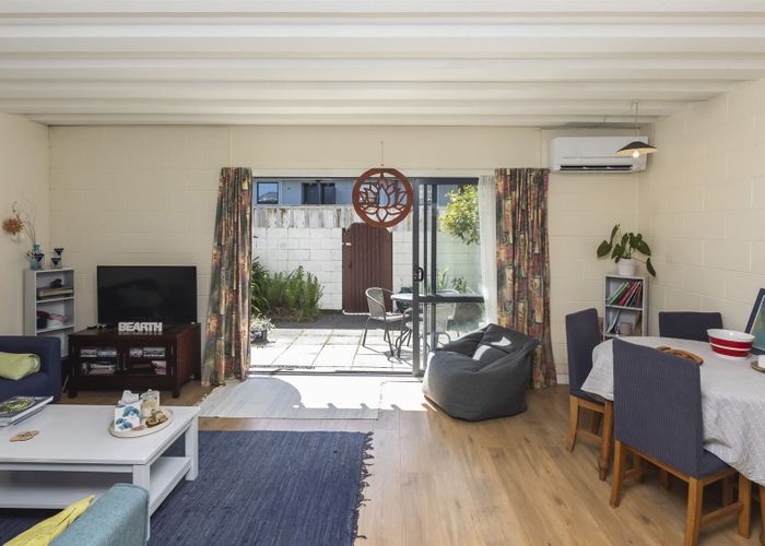  at 2/25 Winchester Street, Merivale, Christchurch