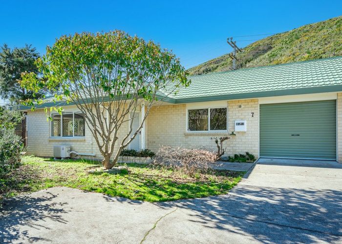  at 7 Villa Grove, Paraparaumu