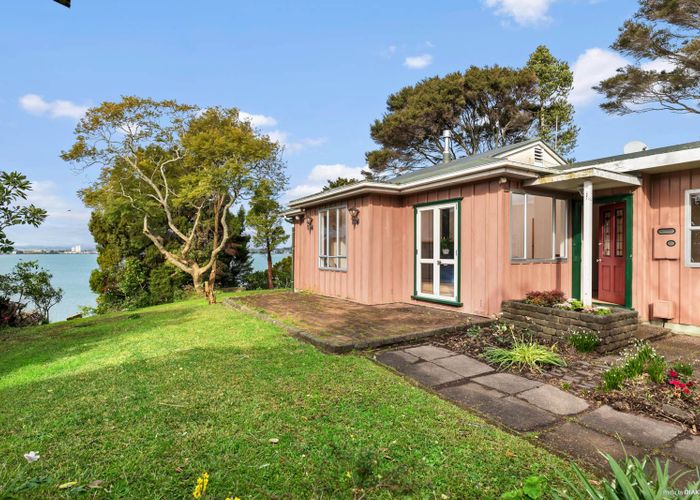  at 21 Frederick Street, Hillsborough, Auckland