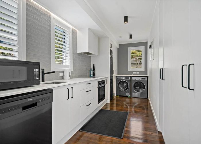  at 16 Taylor Road, Mangere Bridge, Manukau City, Auckland