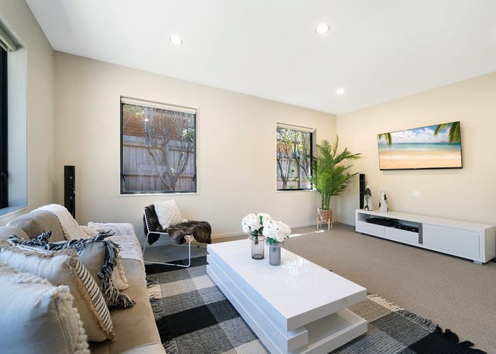  at 19 Wychwood Avenue, Henderson, Auckland