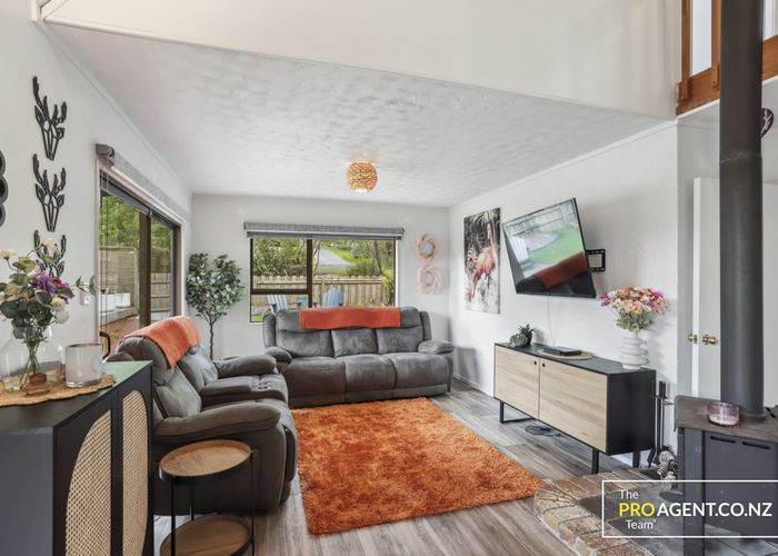  at 15 Fawcett Road, Laingholm, Waitakere City, Auckland