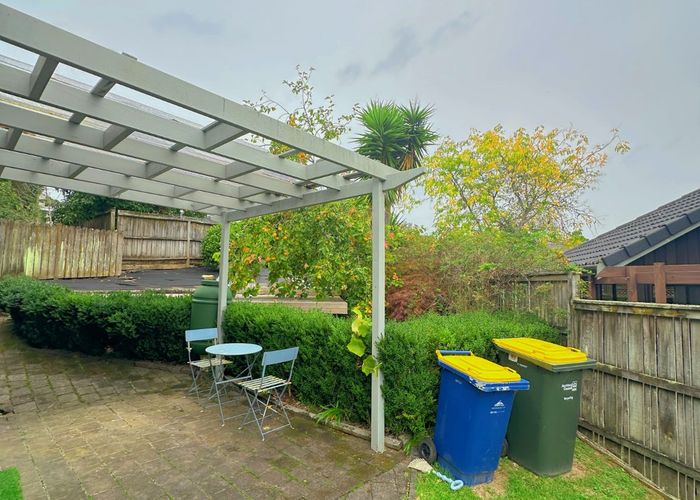 at 2/16 Manutara Avenue, Forrest Hill, North Shore City, Auckland