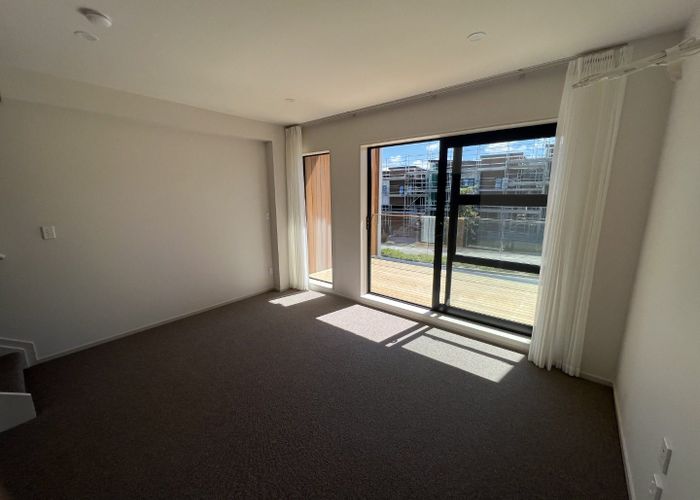  at 121 Te Oneroa Way, Long Bay, North Shore City, Auckland