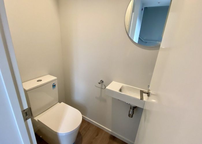  at 2/102 Ruskin Street, Addington, Christchurch City, Canterbury