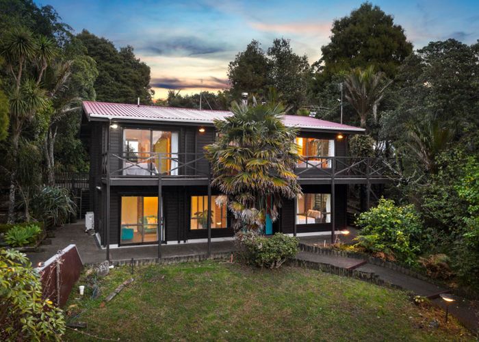  at 554 Scenic Drive, Waiatarua, Auckland