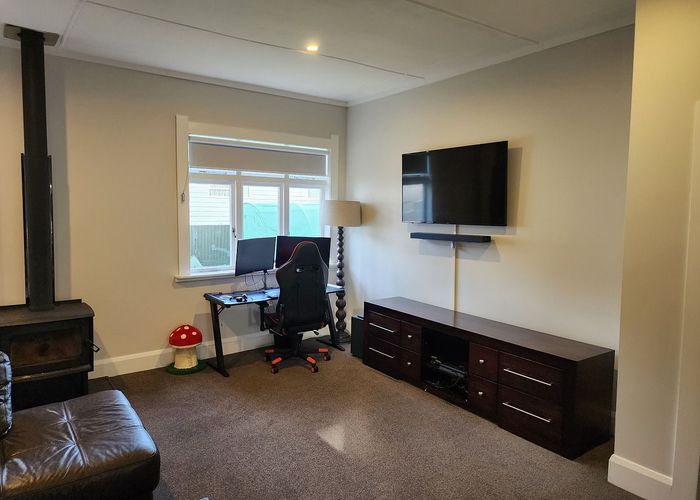  at 10 Paraekaretu Street, Hunterville