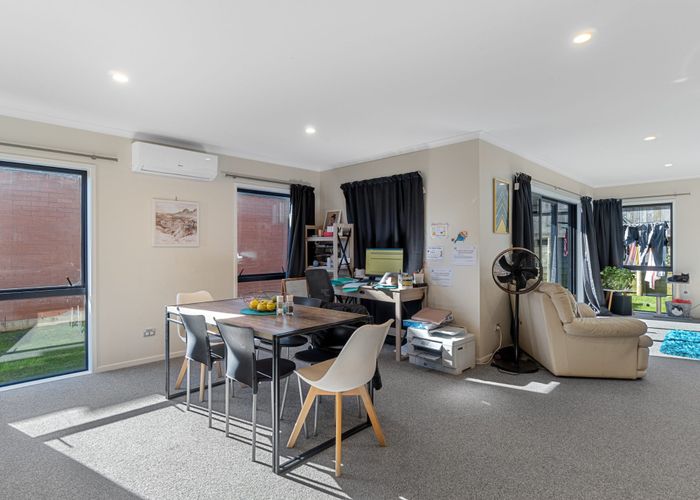  at 60 Featherstone Drive, Flagstaff, Hamilton