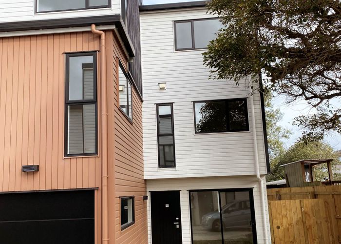  at 14 Korama Lane, New Lynn, Auckland