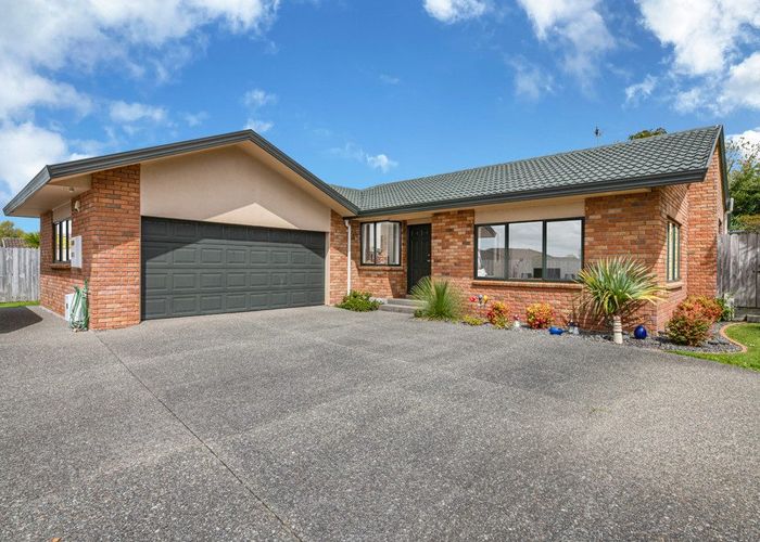  at 4 Chardonnay Rise, Henderson, Auckland