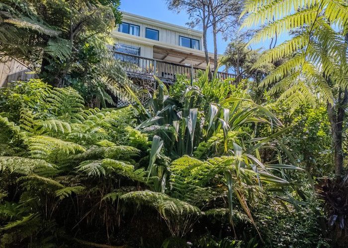  at 10 Hobson Terrace, Onetangi, Waiheke Island, Auckland