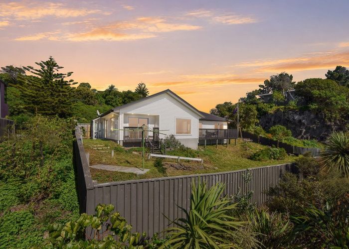  at 5 Main Road, Redcliffs, Christchurch City, Canterbury