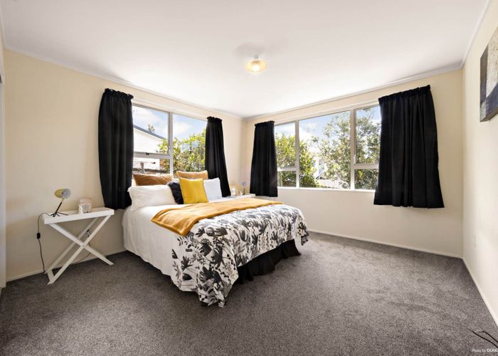 at 2/10 Kemp Road, Massey, Waitakere City, Auckland