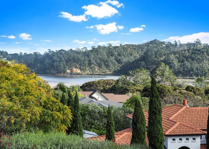  at 132 & 132A Kittiwake Drive, Albany, North Shore City, Auckland