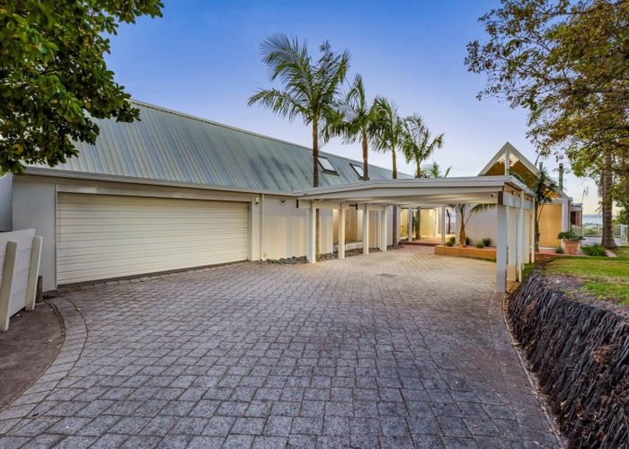  at 25 Oakpark Place, West Harbour, Waitakere City, Auckland